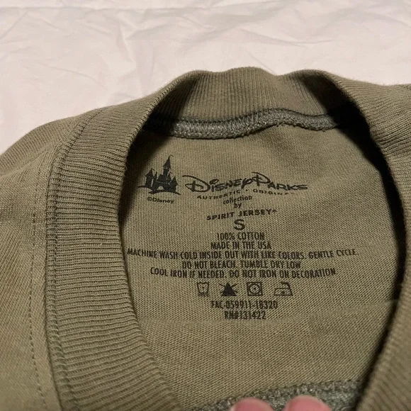 Disneyland Resort Olive & Black Spirit Jersey Long Sleeve Shirt Size Small - Picture 6 of 7